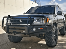 Load image into Gallery viewer, Commercial Deluxe bullbar to suit Toyota Landcruiser 100 Series 1997-2006