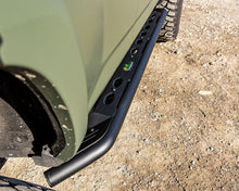 Load image into Gallery viewer, STEEL SIDE STEPS TO SUIT RAM 1500 DS 2014+