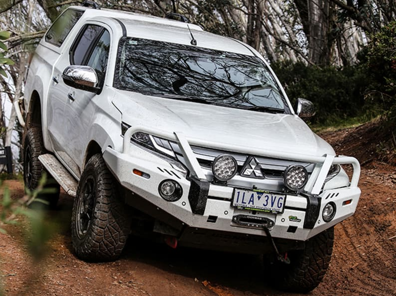 COMMERCIAL DELUXE BULL BAR TO SUIT MITSUBISHI TRITON MR 11/2018 - 2023