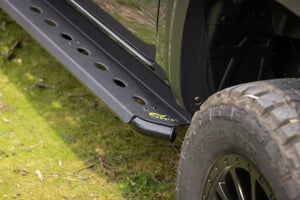 Steel side steps and rails to suit Nissan Navara NP300 2015 - 2020