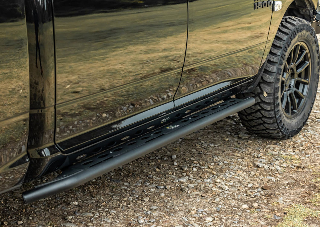 STEEL SIDE STEPS TO SUIT RAM 1500 DS 2014+